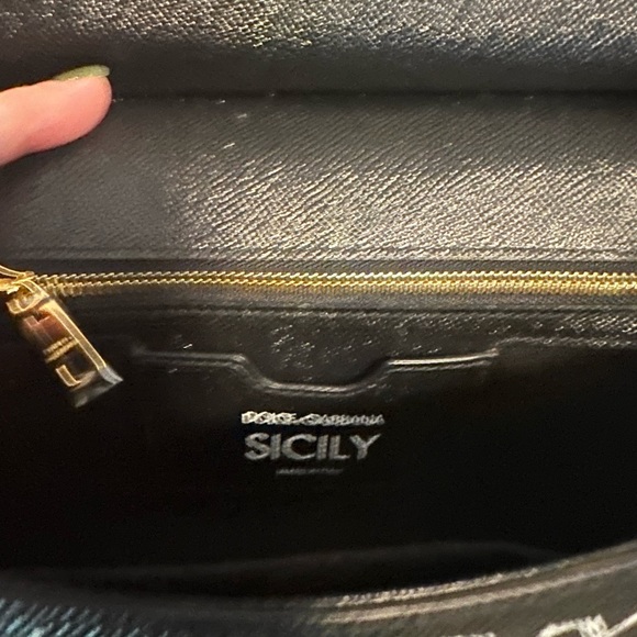 Dolce & Gabbana Graffiti Handbag with shoulder strap. - Picture 7 of 10